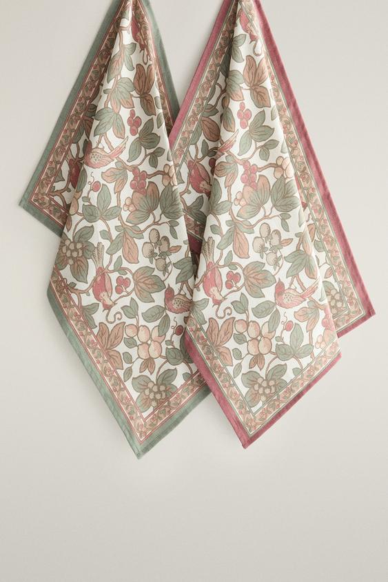 GESCHIRRTÜCHER MIT BOTANISCHEM PRINT (2ER-PACK) - Weinrot von Zara - Bild 0