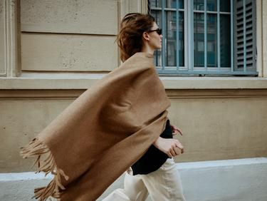 SOFT FRINGED SCARF — taupe brown 1