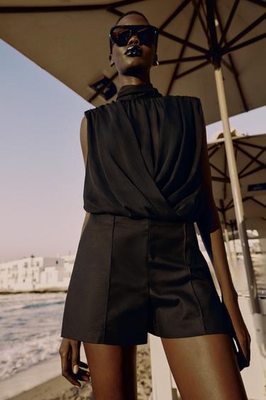 HIGH-WAIST SHORTS - Black by Zara