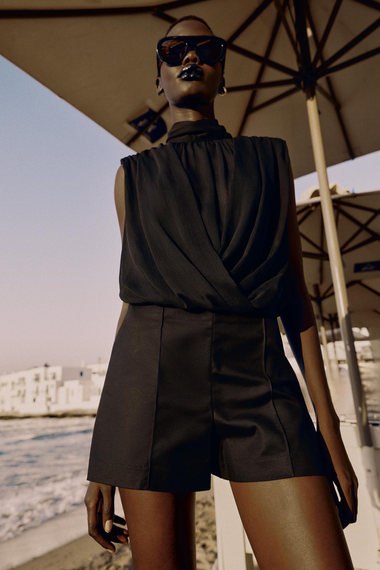HIGH-WAISTED SHORTS — Black