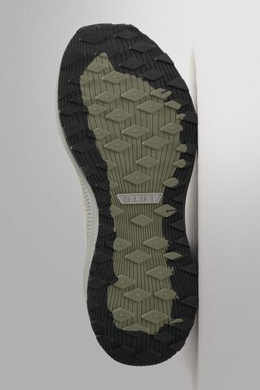 ZAPATILLA DE CORRER - Verde de Zara