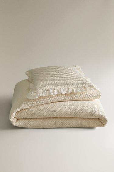 SENGETÆPPE TIL BØRN MED VAFFELSTRUKTUR OG FLÆSEKANT - råhvid fra Zara - Billede 0