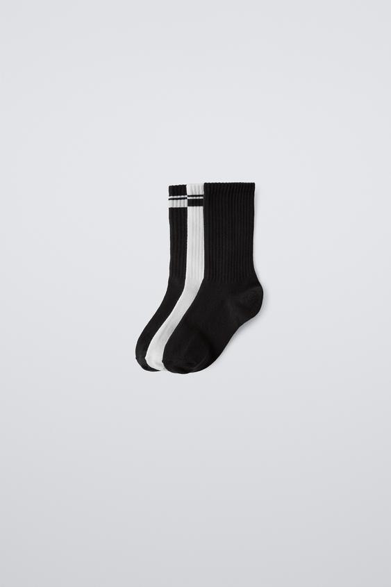 LOT DE TROIS CHAUSSETTES LONGUES À BANDES - Blanc / Noir de Zara - Image 0