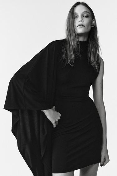 فستان بأكمام غير متناسقة إصدار محدود - أسود by Zara