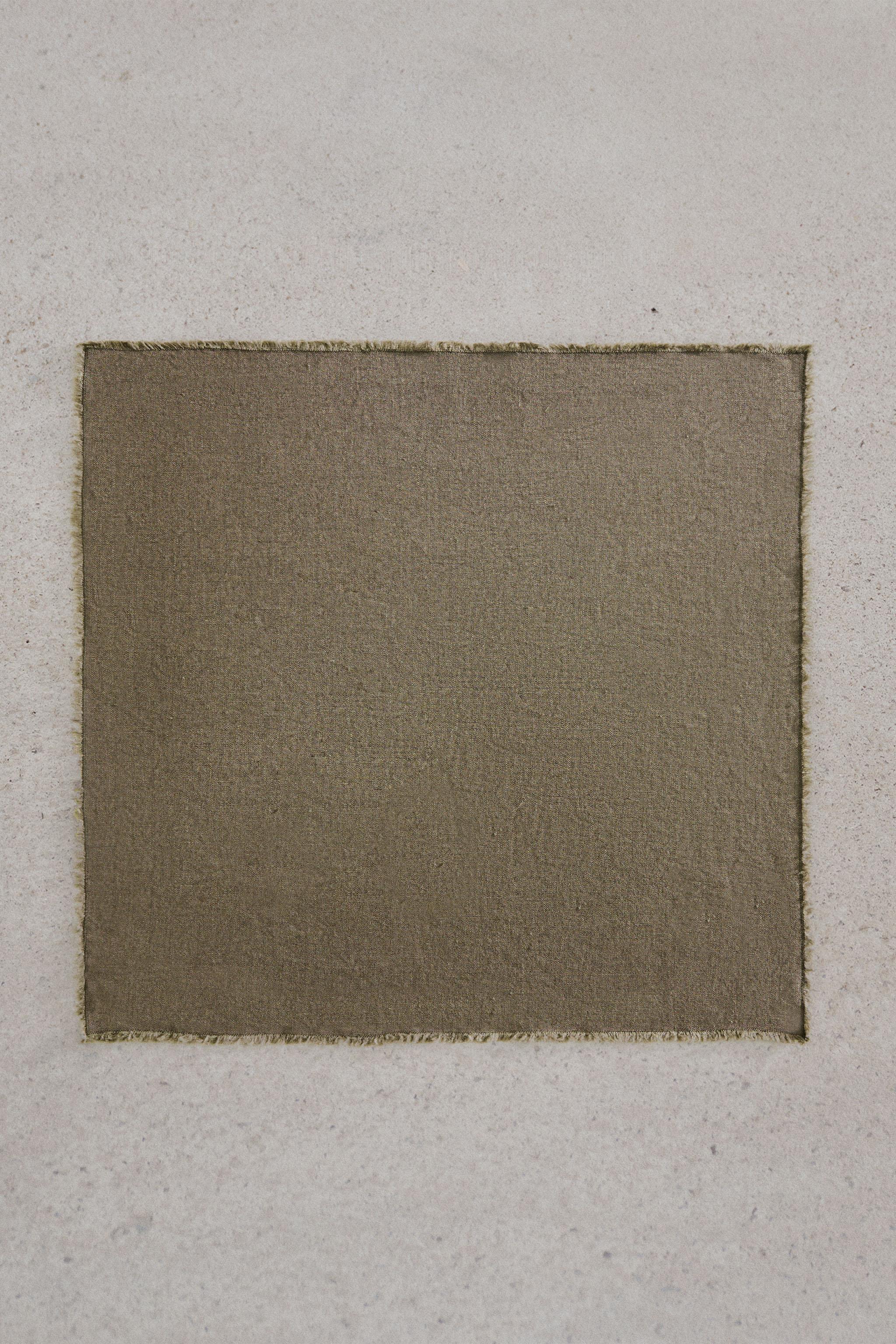 NAPKIN 01 — Gray