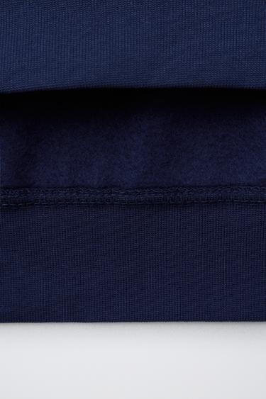 SWEAT BASIQUE À INSCRIPTION ET ÉTIQUETTE - Bleu de Zara - Image 3