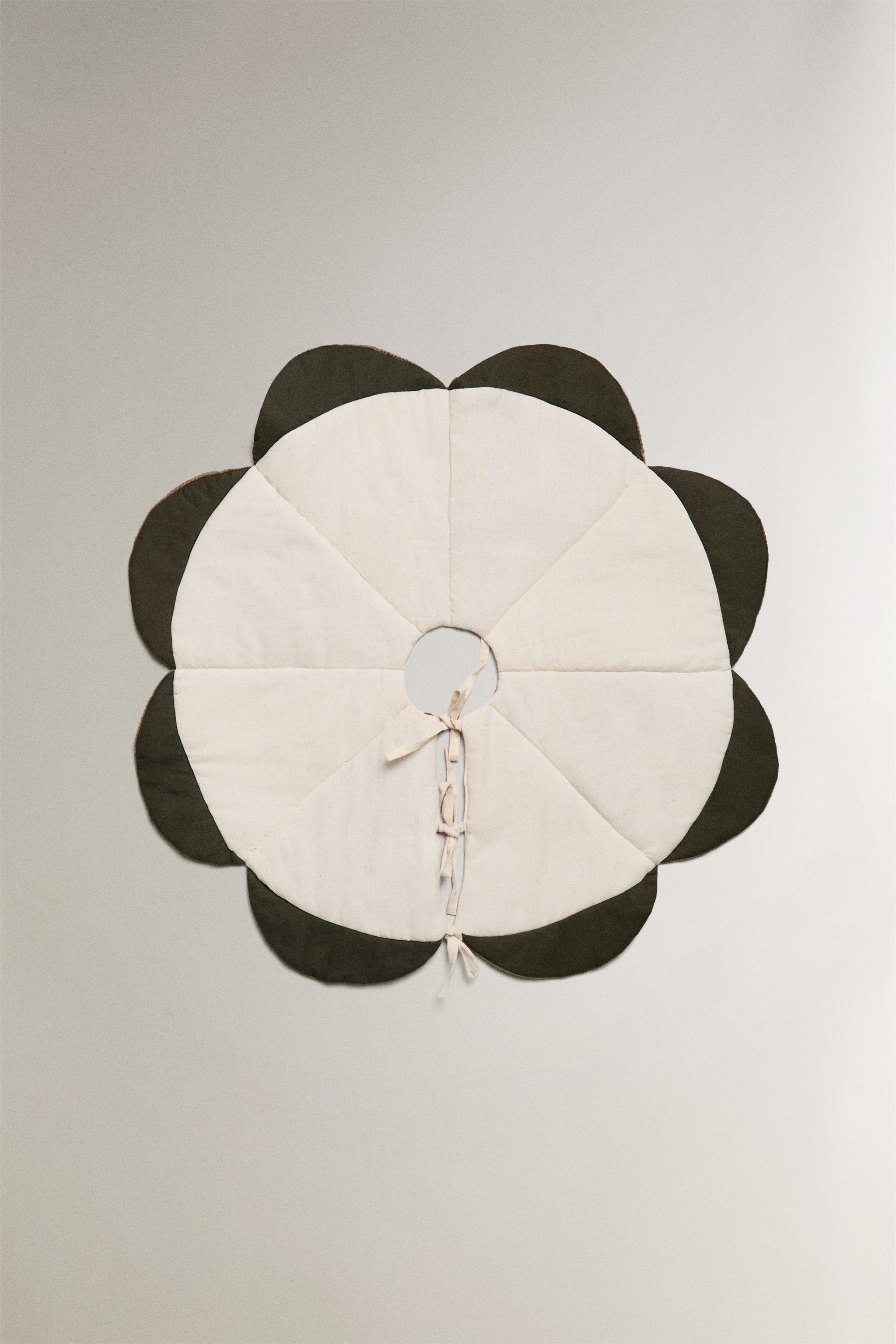 DECORATIVE VELVET CHRISTMAS TREE SKIRT