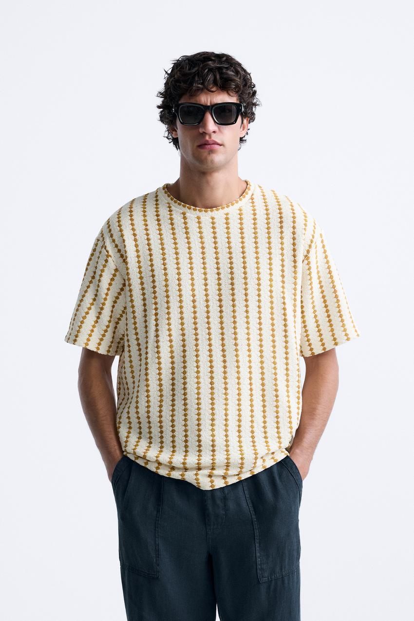 GESTREIFTES T-SHIRT MIT STRUKTURMUSTER - Cremefarben / Gelb | ZARA 