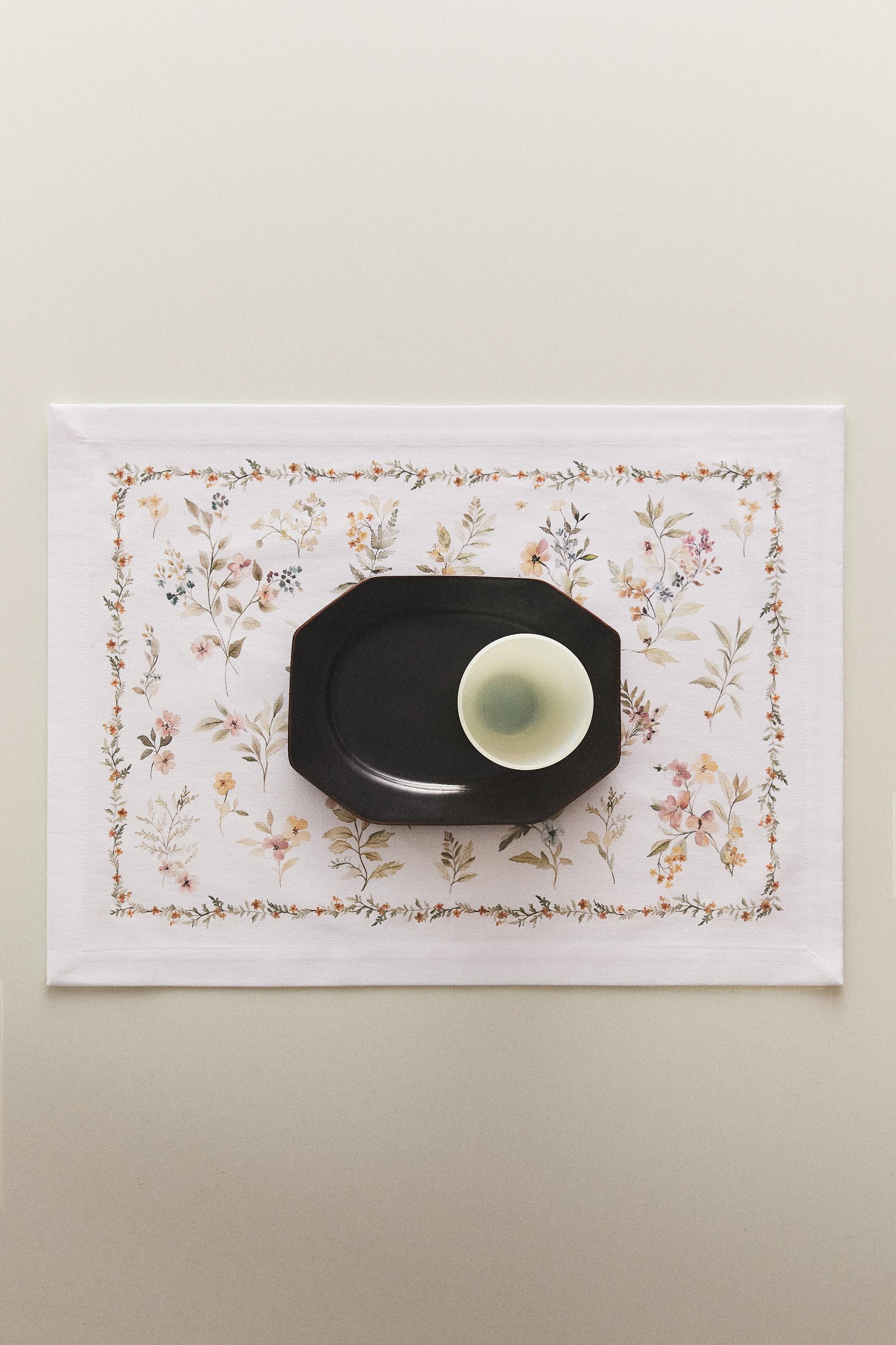 RESIN-COATED FLORAL PRINT PLACEMAT