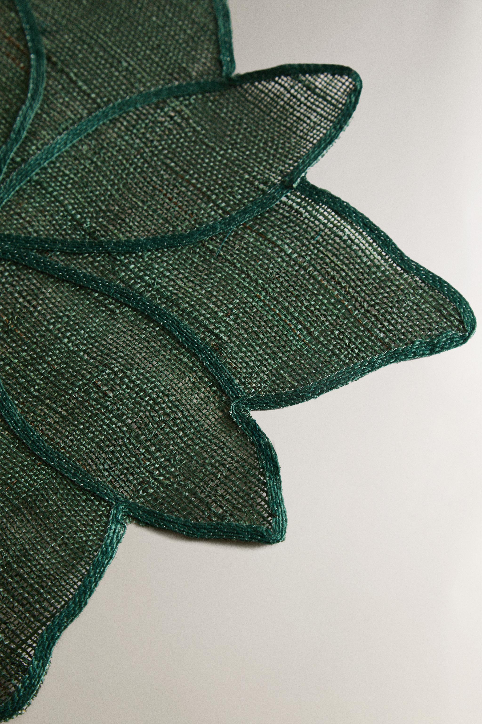 POINSETTIA RAMIE CHRISTMAS PLACEMAT