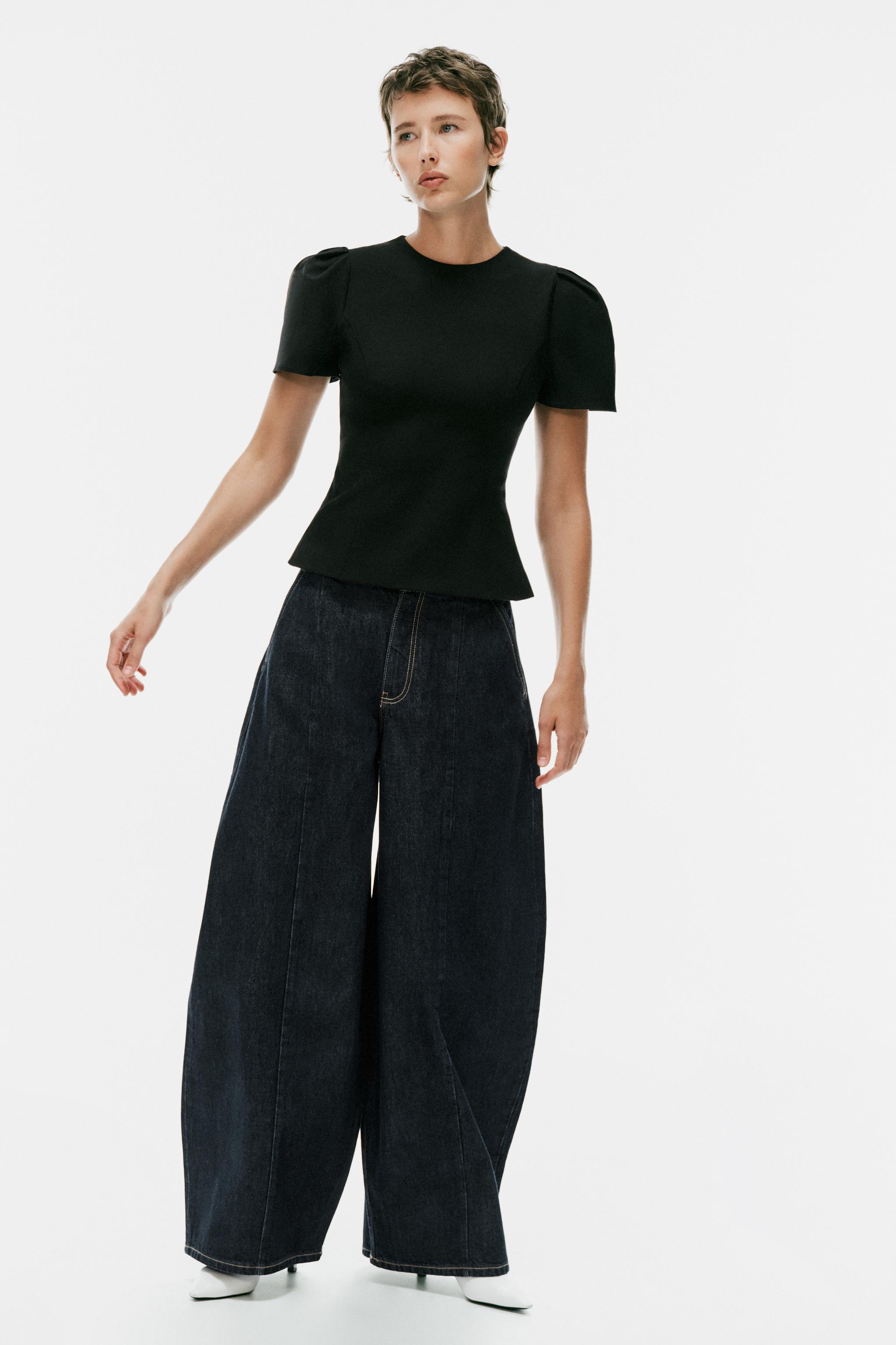 PUFF SLEEVE TOP — Black