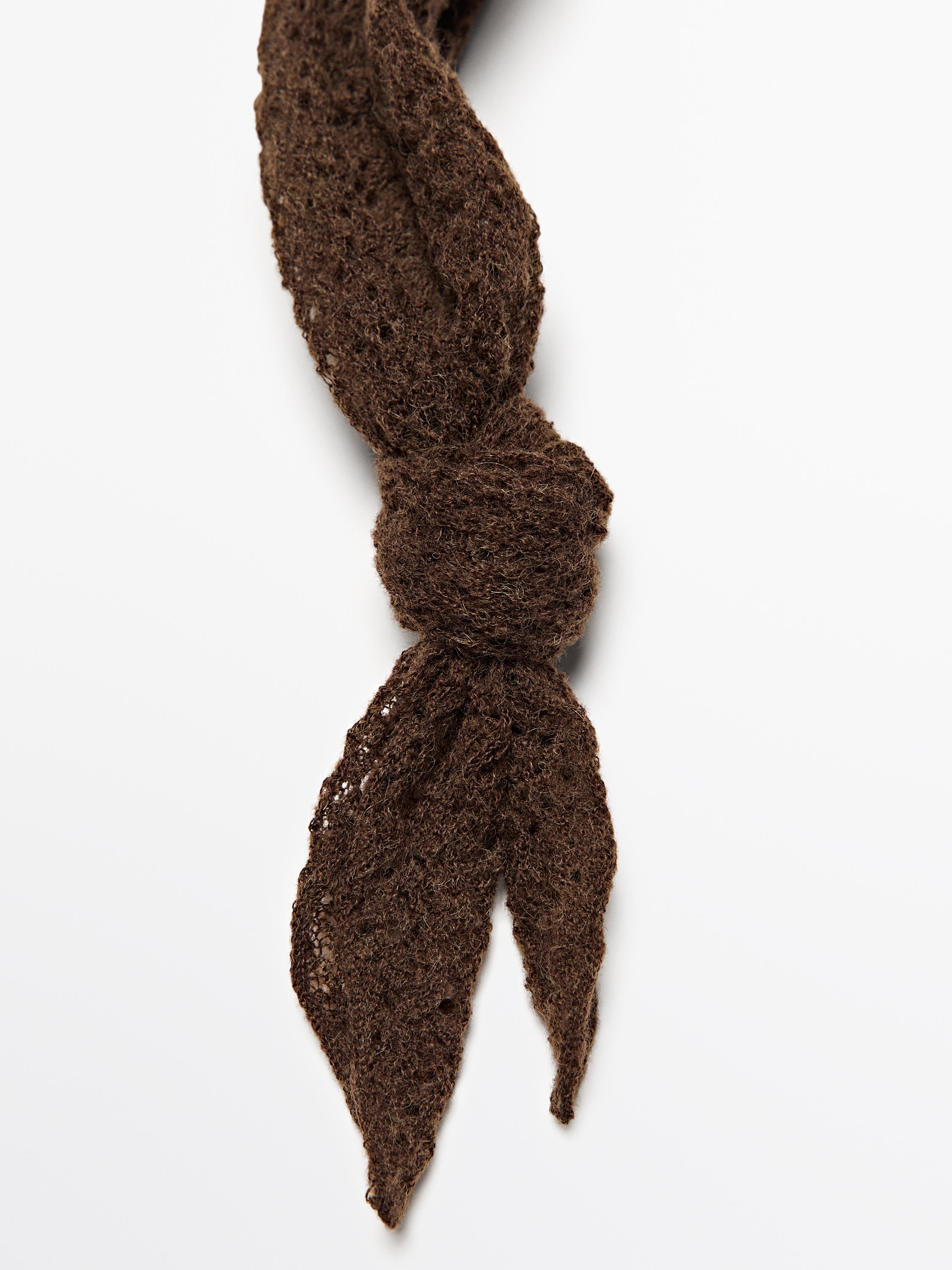 Knit neck scarf