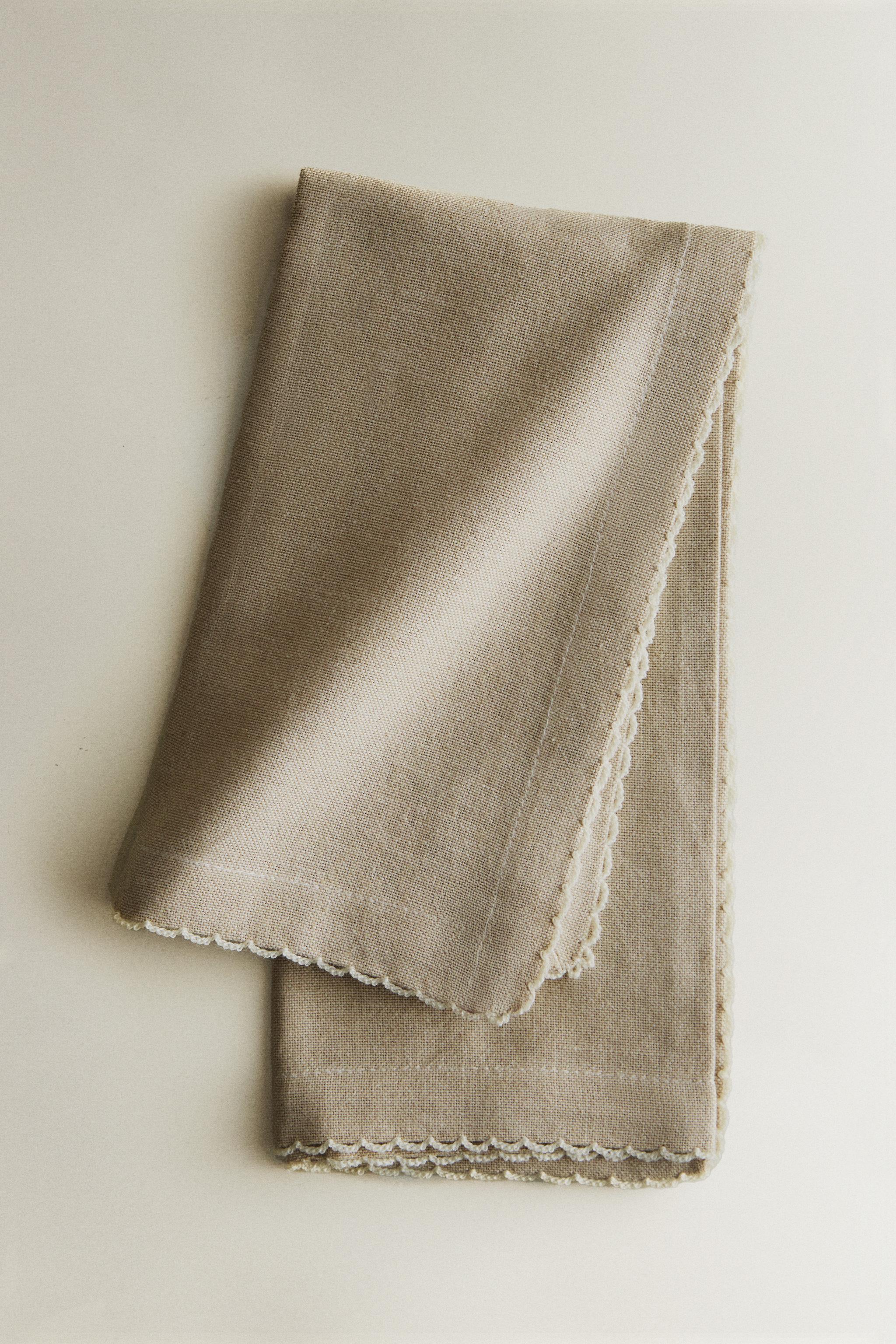 LOT DE 2 SERVIETTES TABLE UNI ONDULATIONS