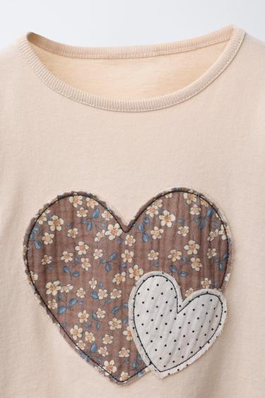 T-SHIRT AVEC INSCRIPTION ET PIÈCES - Rose clair de Zara - Image 2