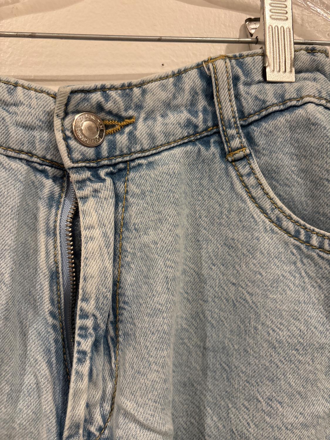 LOOSE FIT DENIM BERMUDA SHORTS - Image 3