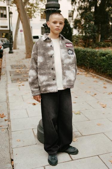 Zara NATKOŠULJA OD UMJETNOG JANJEĆEG RUNA S APLIKACIJAMA TIE DYE UZORKA – Smeđa