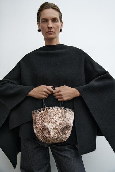 НЕБОЛЬШАЯ КОЖАНАЯ СУМКА-МЕШОК С АНИМАЛИСТИЧЕСКИМ УЗОРОМ — КОРИЧНЕВЫЙ от Zara — изображение 0