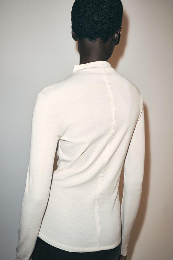 TOP BOUTONNÉ À COL ROULÉ - Écru de Zara - Image 2