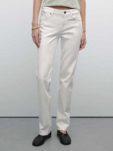 Jeans straight fit tiro bajo - Blanco roto de Zara