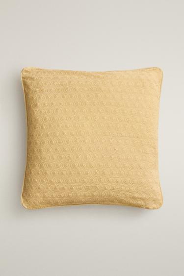 CUSHION COVER WITH FLORAL EMBROIDERY - أصفر فاتح الخاص بـ Zara