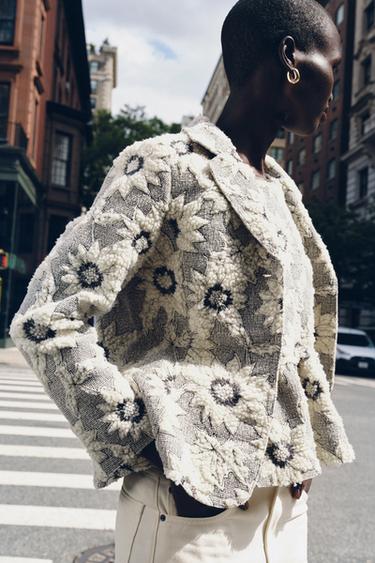 ÇİÇEK DESENLİ DOKULU TRİKO BLAZER