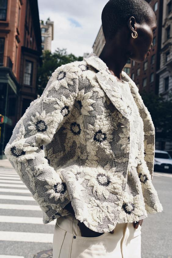 FLORAL TEXTURED BLAZER