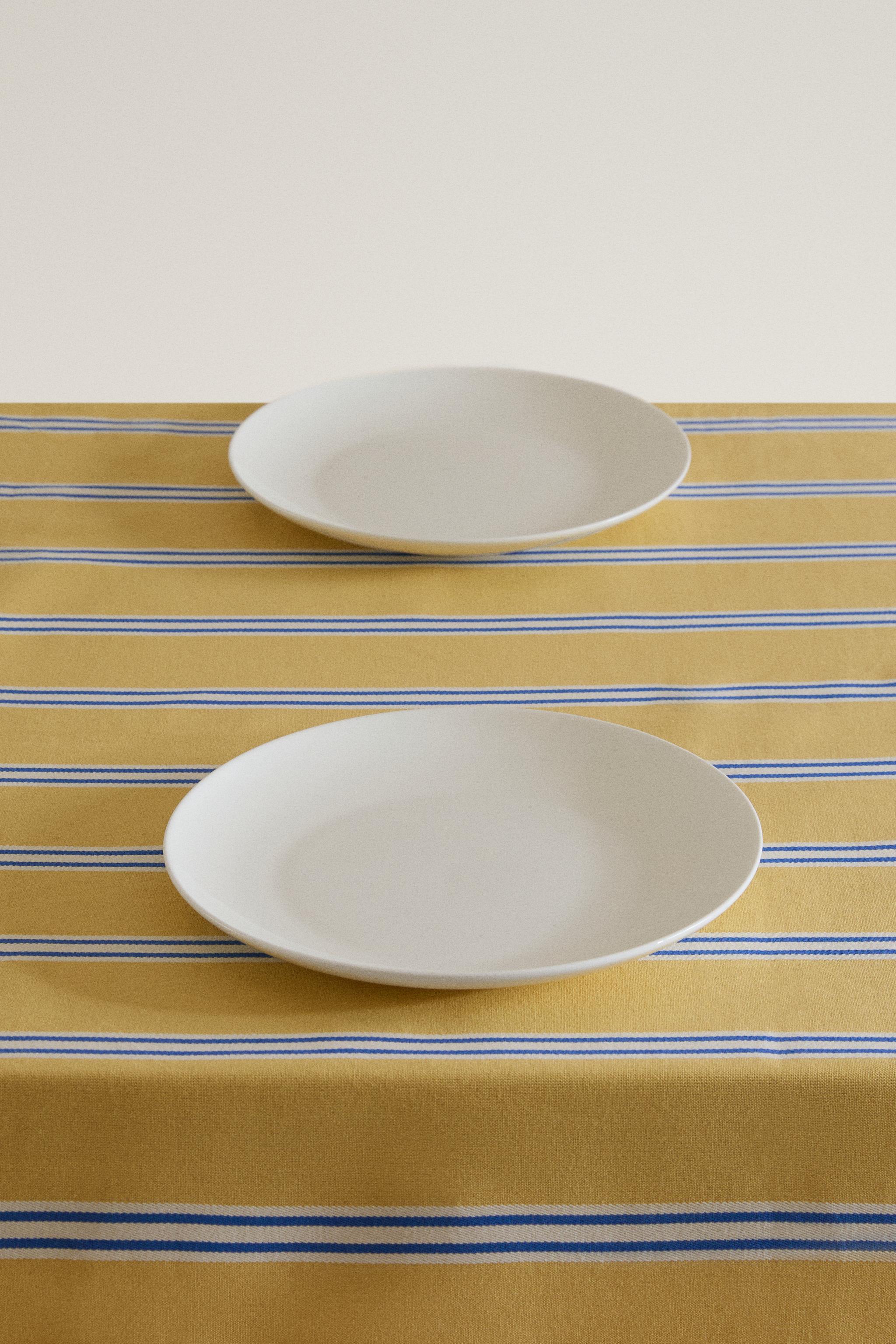 STRIPED PRINT TABLECLOTH