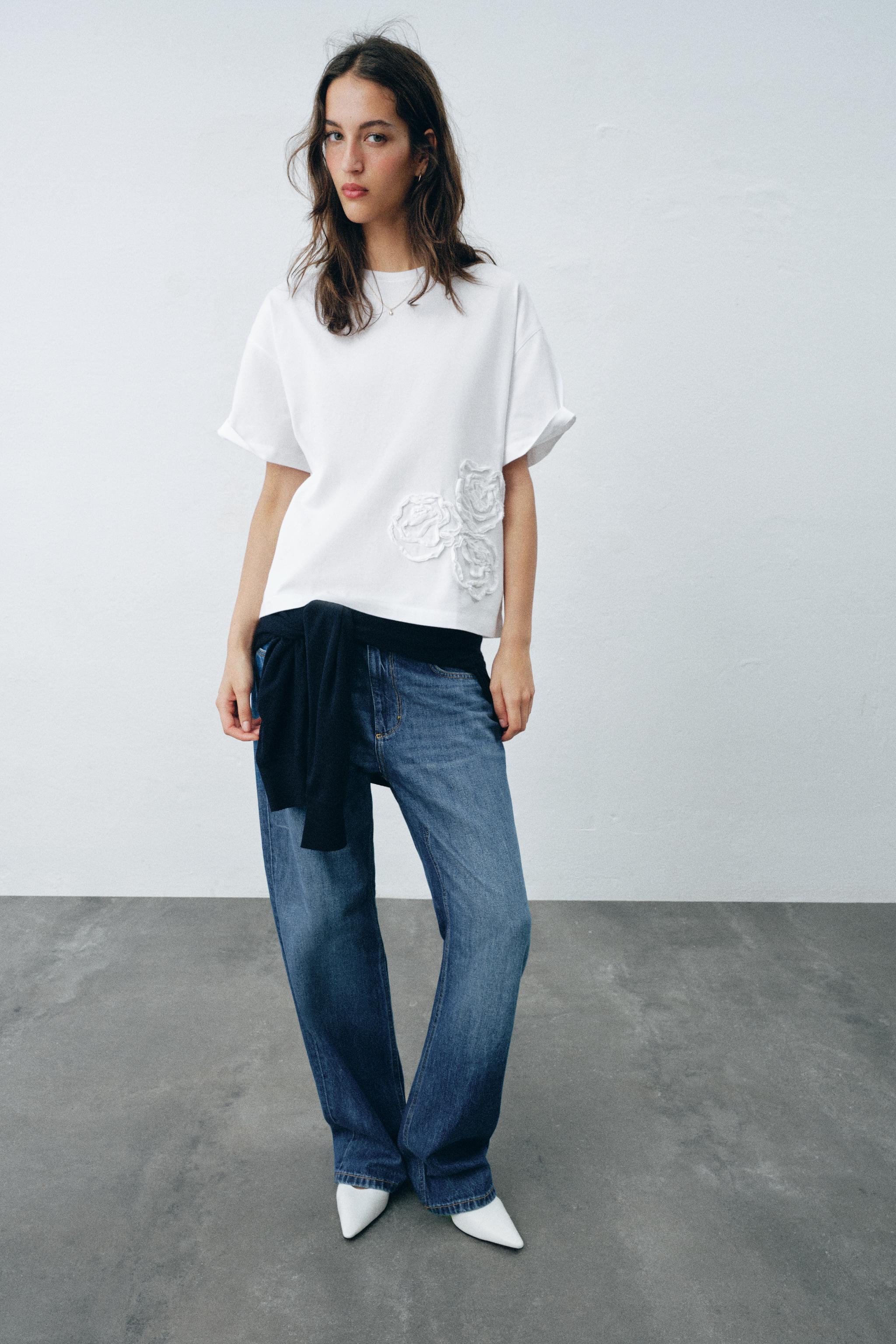 EMBOSSED FLOWER T-SHIRT