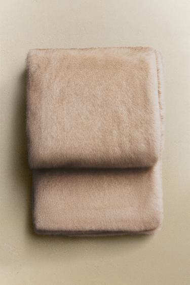 DOUBLE-FACED FAUX FUR THROW - Sand by Zara - Image 4