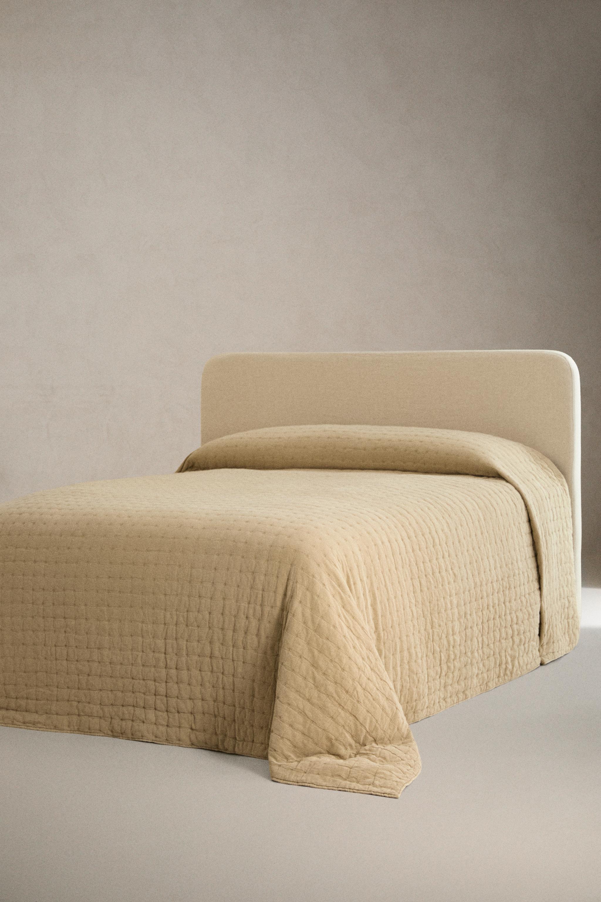 EMBROIDERED COTTON QUILT