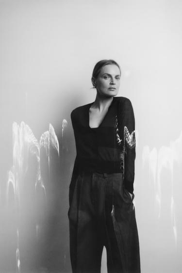 TRIKO THURJE GJYSMË-E-TEJDUKSHME - E zezë nga Zara