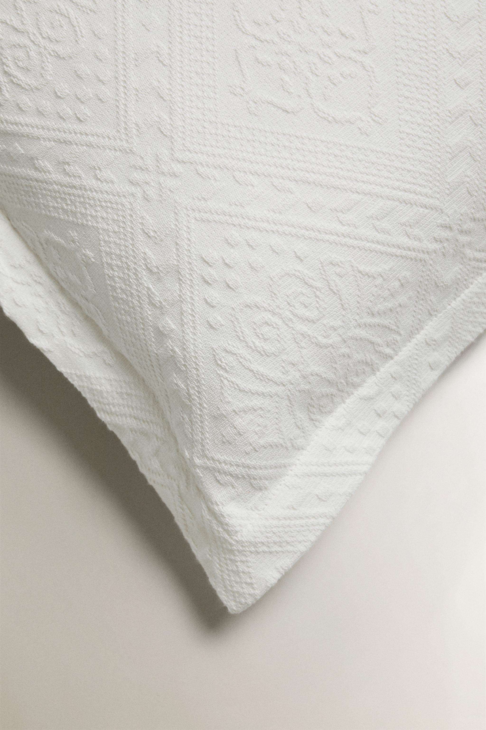 COTTON THROW PILLOW COVER WITH A GEOMETRIC DESIGN