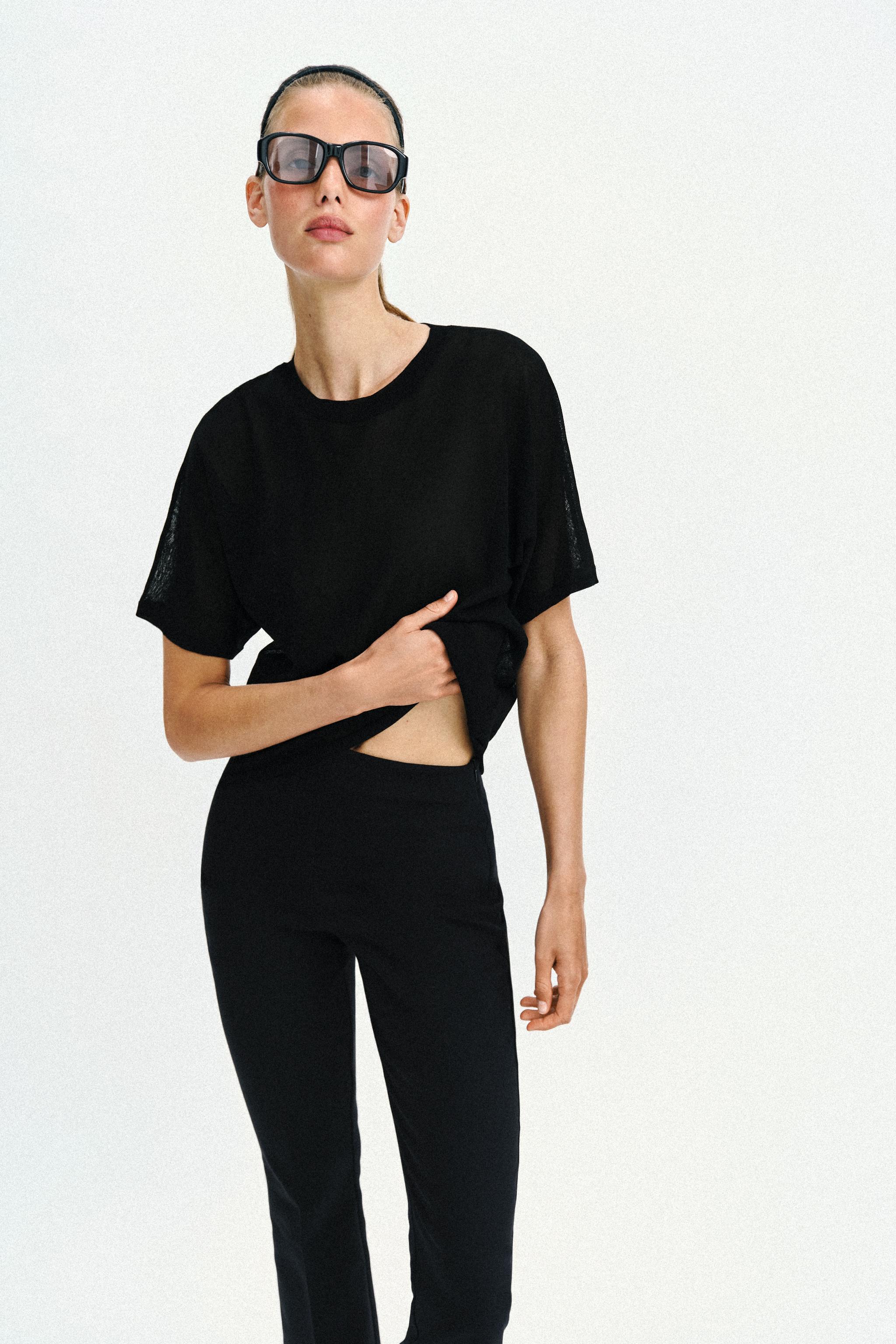 FINE KNIT SHORT SLEEVE TOP — Black