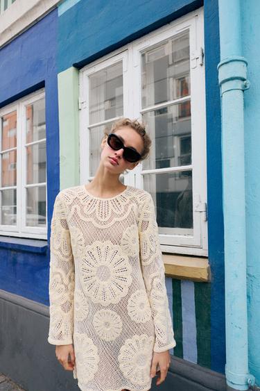 KVAČKANA KRATKA OBLEKA - Ekru barva od Zare