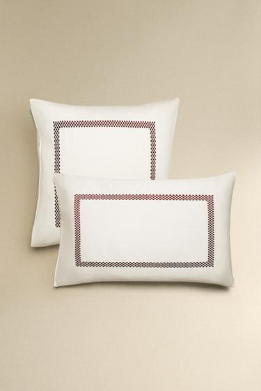 TAIE D’OREILLER SATIN BRODÉ GÉOMÉTRIQUE - Bordeaux de Zara