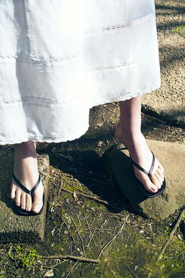 Zaras SATINSANDAL MED TAXKLACK - Brun