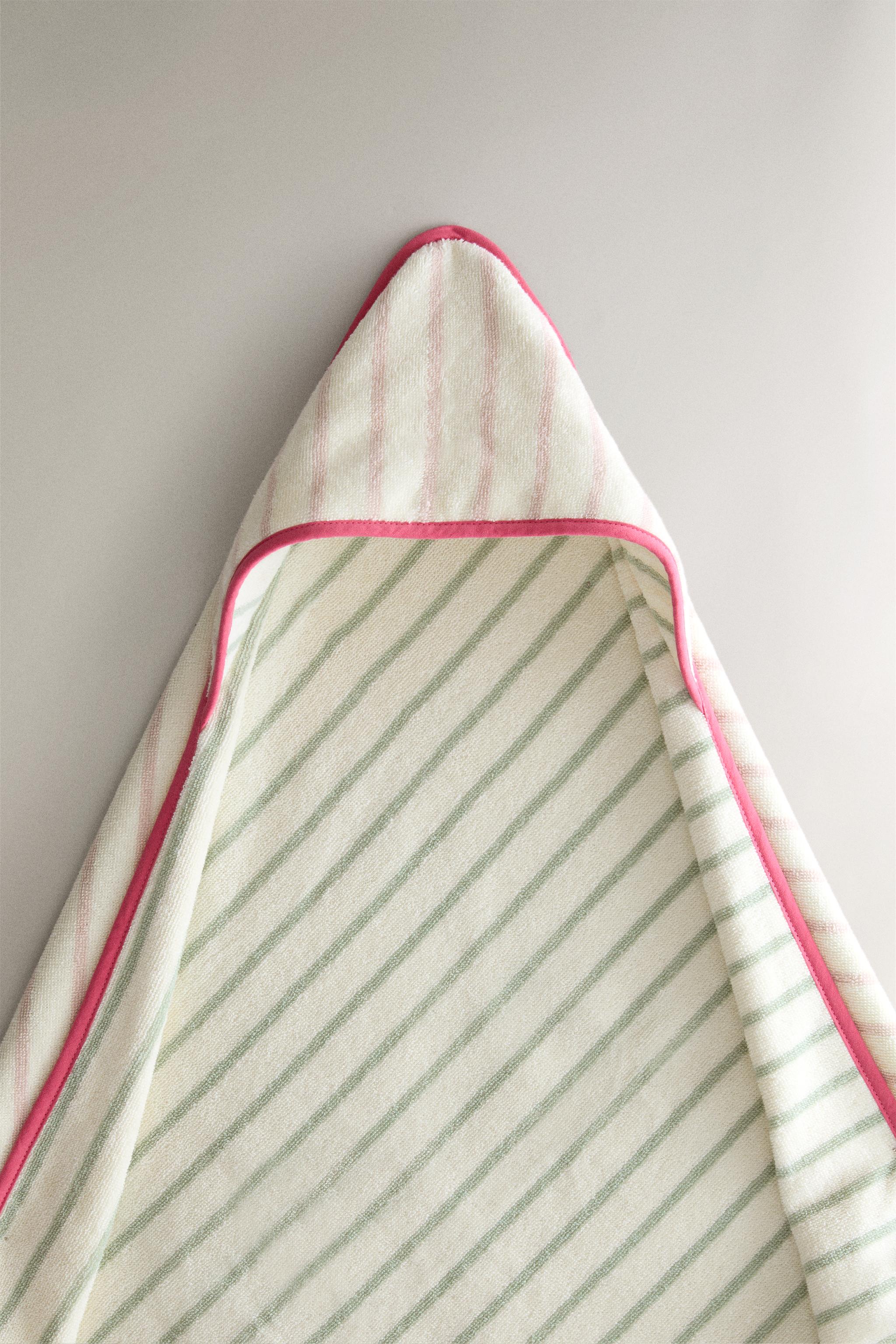 REVERSIBLE STRIPED HOODED BABY TOWEL — Pink (alternate view)