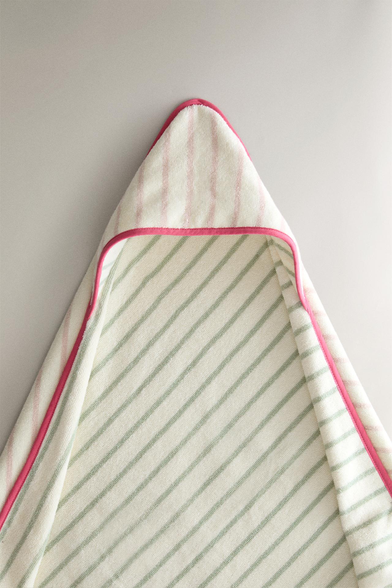 REVERSIBLE STRIPED HOODED BABY TOWEL — Pink