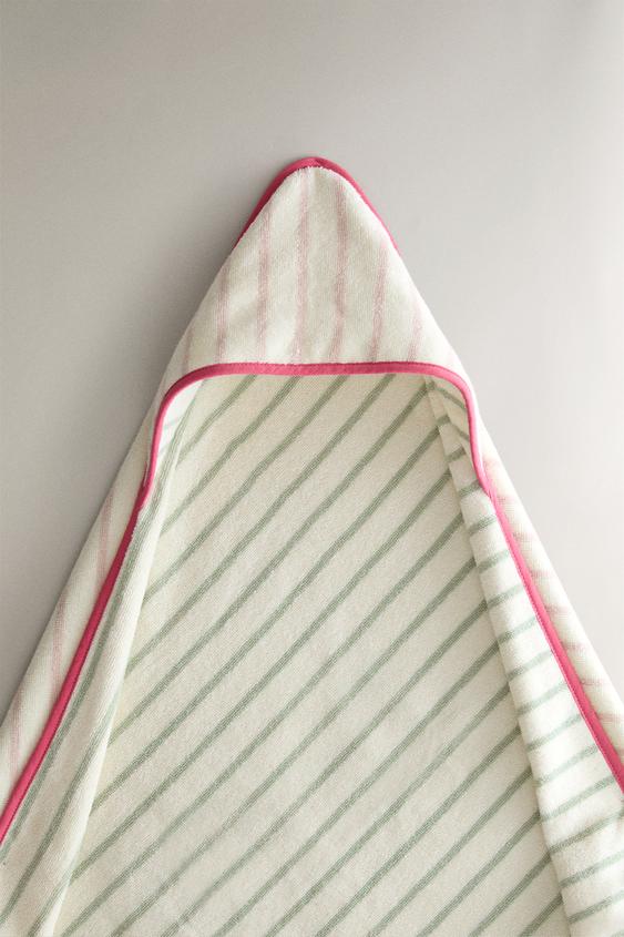 REVERSIBLE STRIPED HOODED BABY TOWEL - Pink by Zara - Image 0