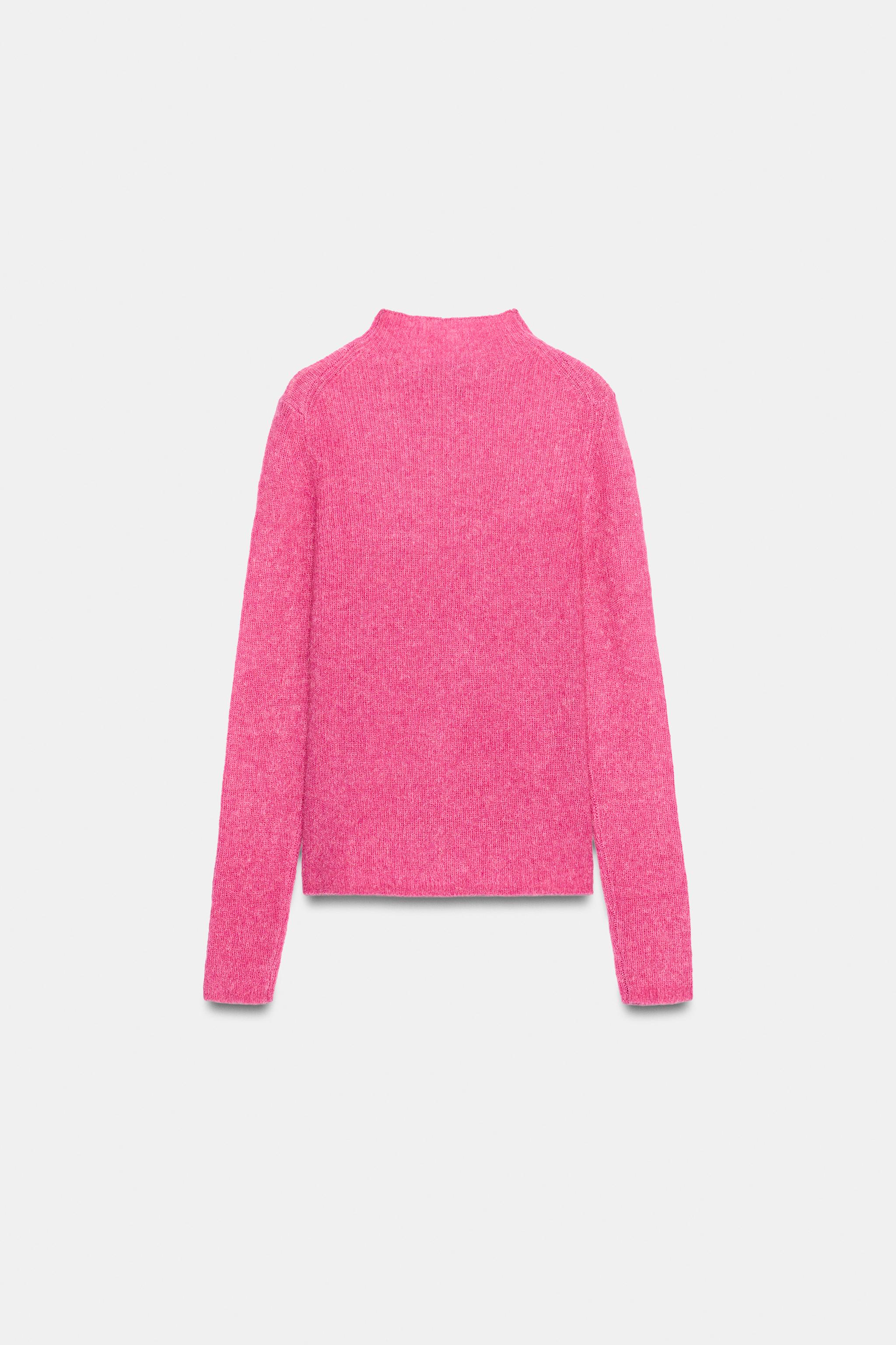 RIBBED KNIT SWEATER