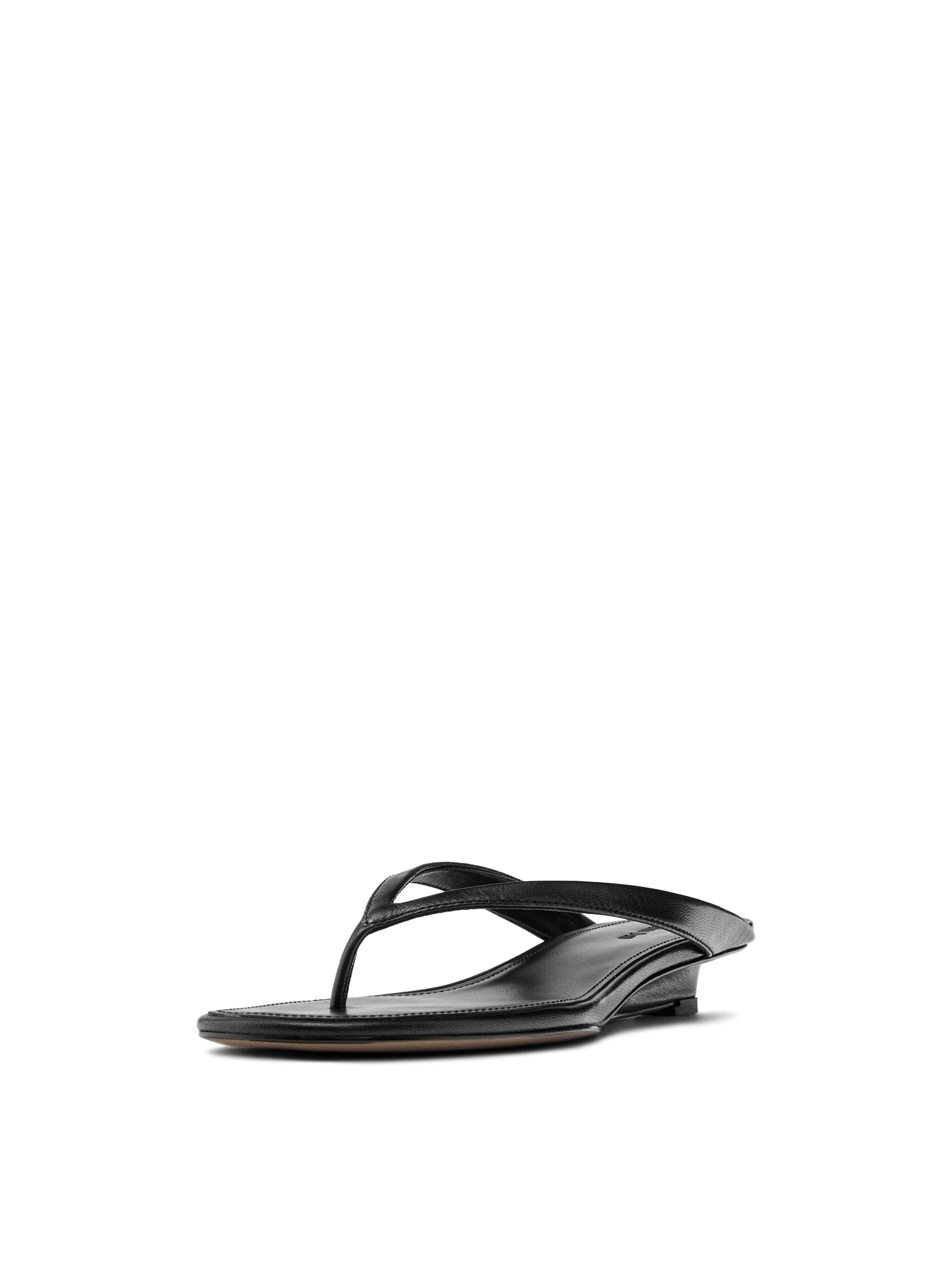 Sandale entre-doigts talon midi