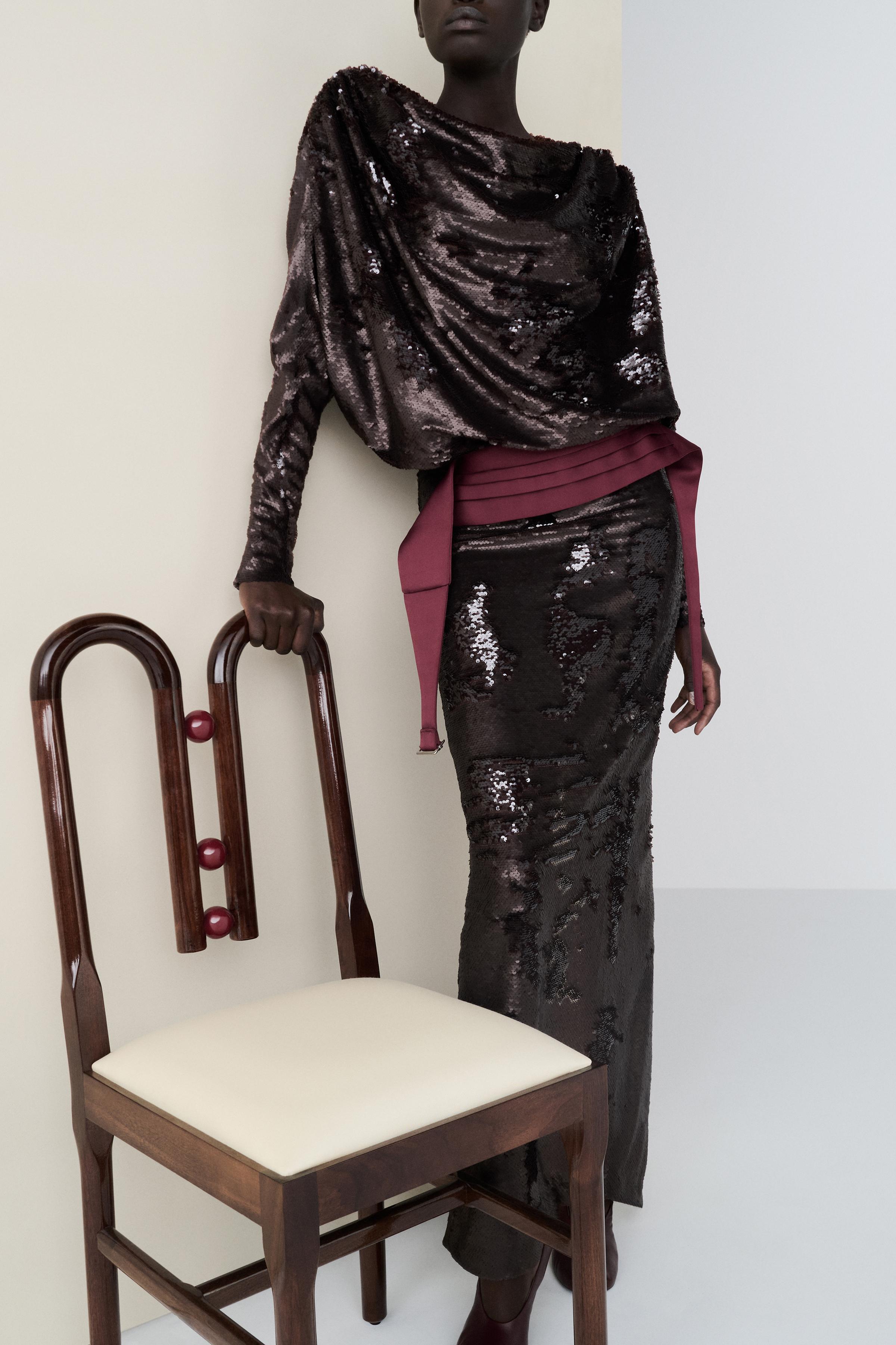 ROBE MI-LONGUE DRAPÉE À PAILLETTES