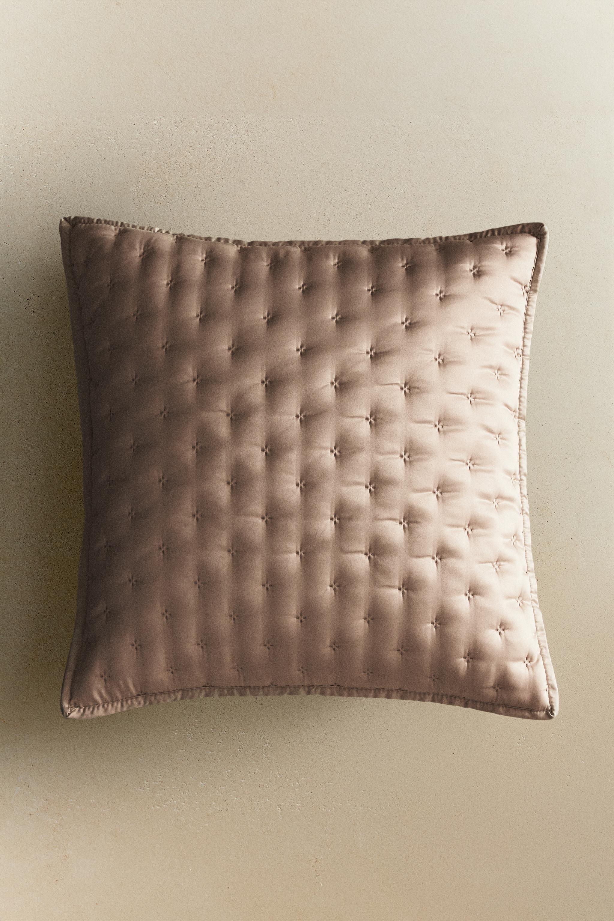 PLAIN SATEEN QUILT CUSHION COVER WITH KNOTS