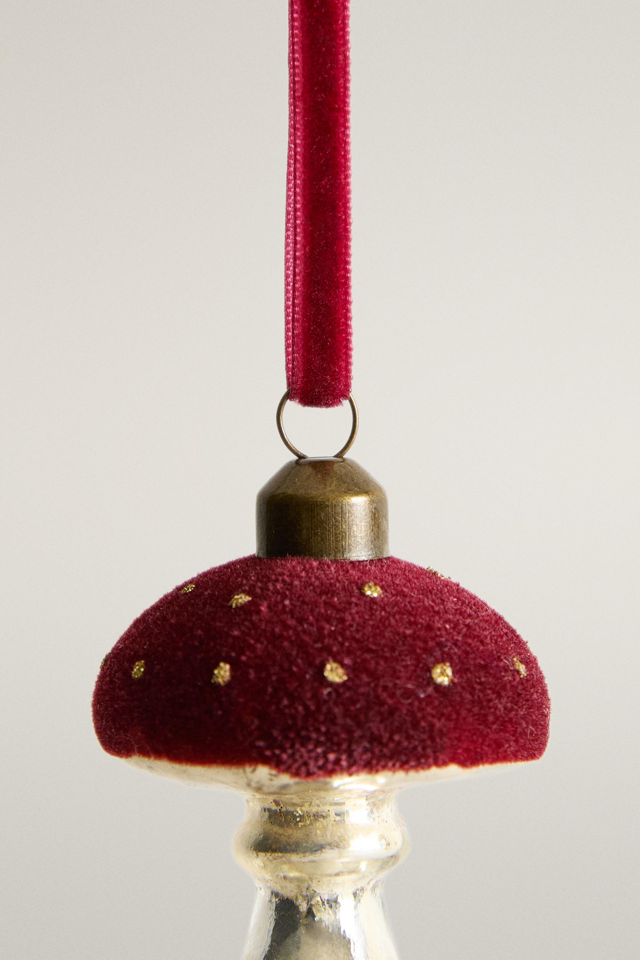 VELVET MUSHROOM CHRISTMAS DECORATION