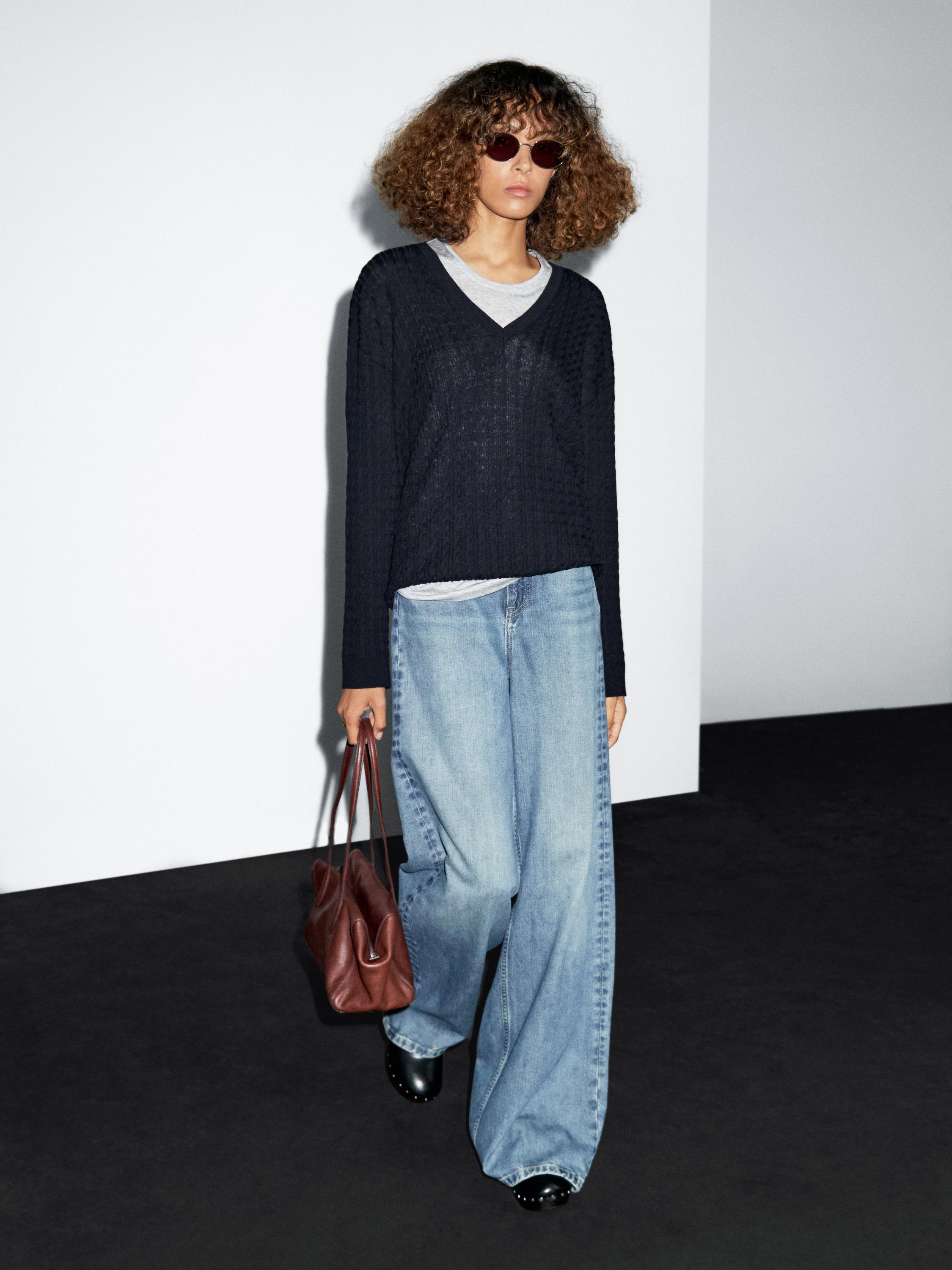 Pull en maille tressée à col V