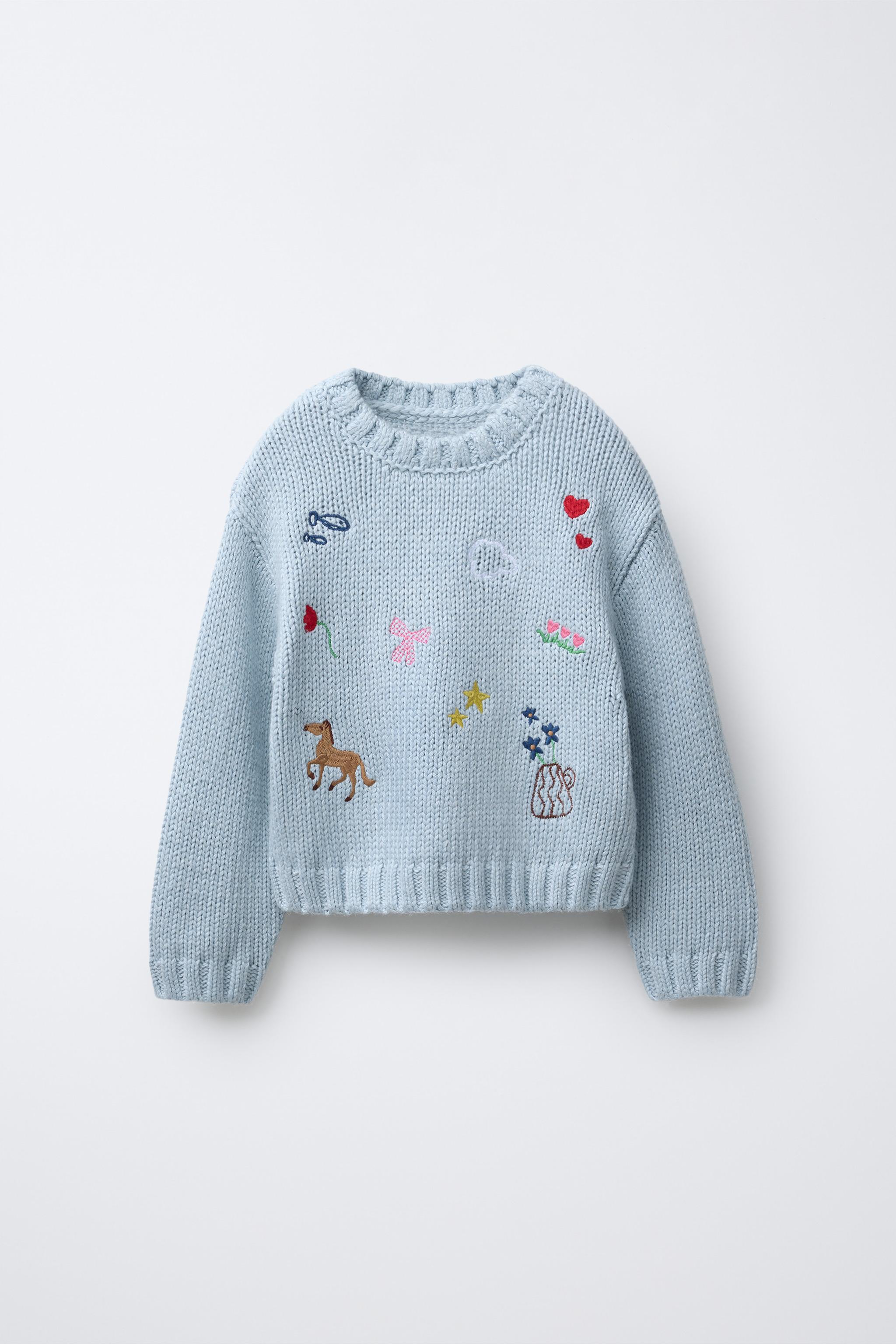 PULL EN MAILLE AVEC BRODERIES
