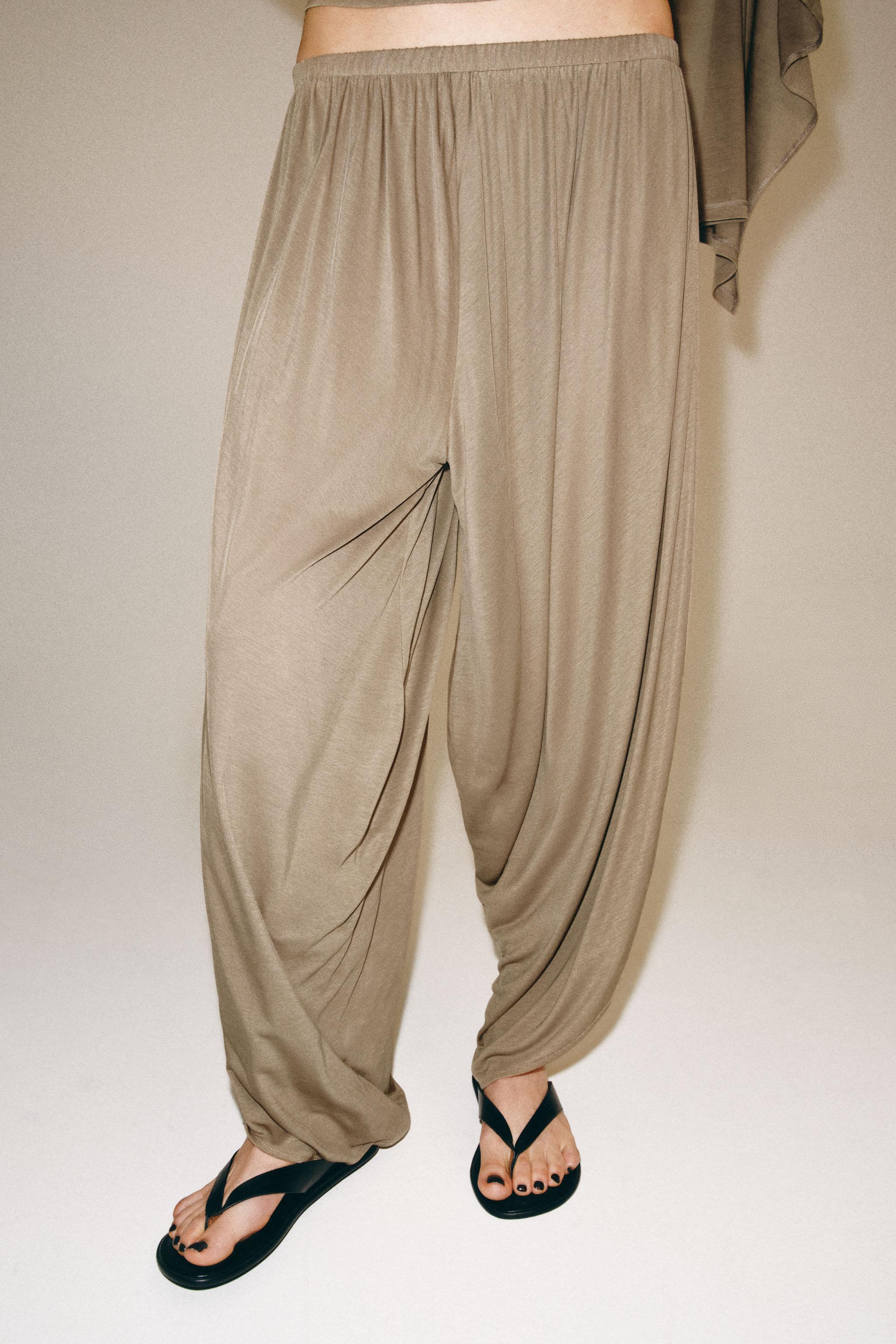 Zara BOL KESİM AKIŞKAN PANTOLON görsel 4