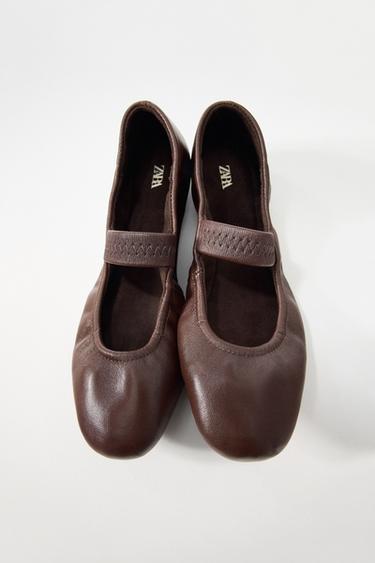 LEATHER BALLERINAS WITH ELASTIC STRAP - Brown by Zara