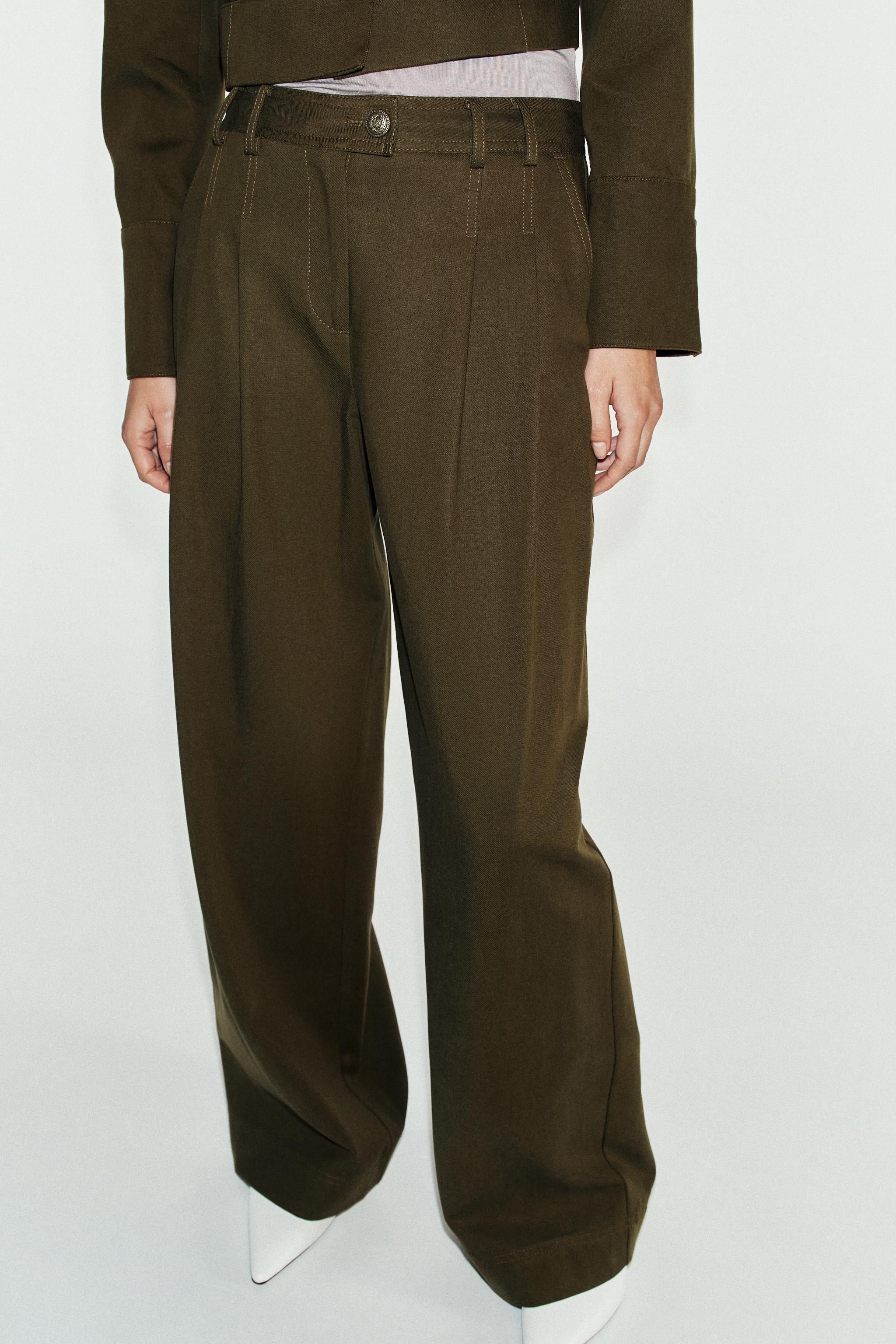 WIDE-LEG PLEATED PANTS
