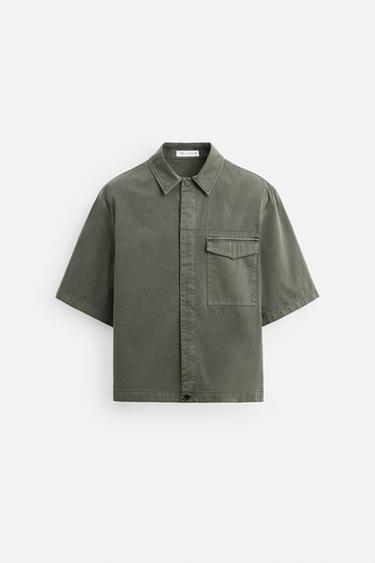 SOBRECAMISA LAVADA BOLSILLO - VERDOSO de Zara